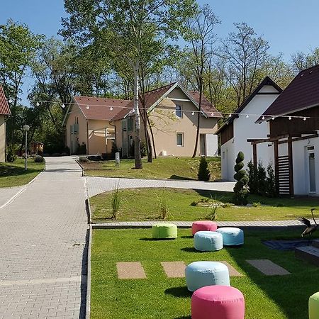 Kenese-Voelgye Villahotel Balatonkenese Exterior foto